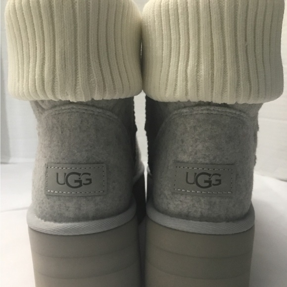 UGGS BOOTS - Picture 3 of 16